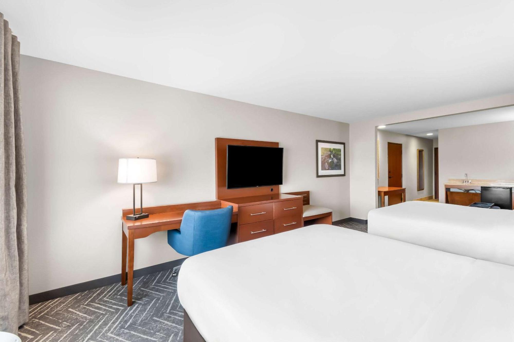 Comfort Inn & Suites Mountain Iron And Virginia Esterno foto